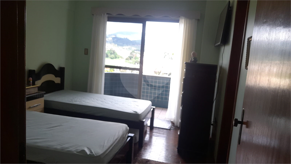 Apartamento Mobiliado à Venda em Lambari - MG | 2 Suítes, 3 Varandas com Vista para a Serra e Lago