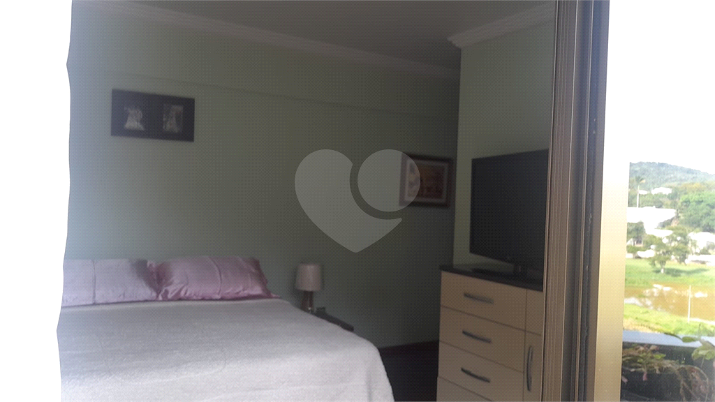 Apartamento Mobiliado à Venda em Lambari - MG | 2 Suítes, 3 Varandas com Vista para a Serra e Lago