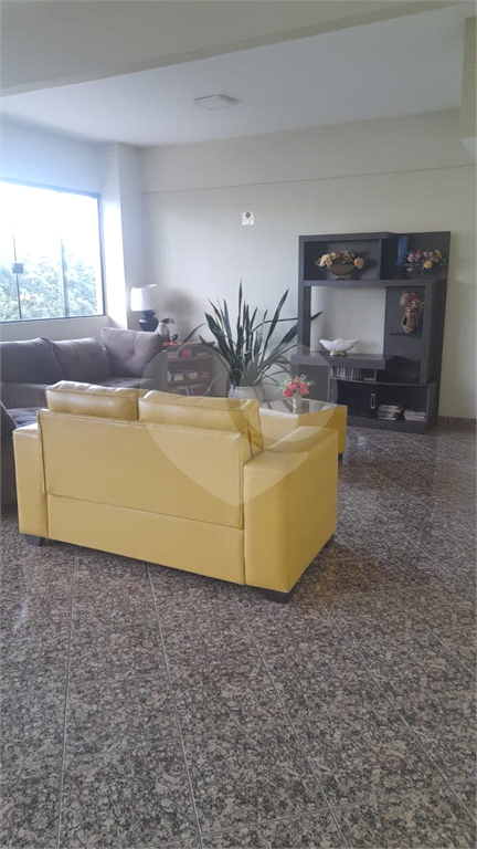 Apartamento Mobiliado à Venda em Lambari - MG | 2 Suítes, 3 Varandas com Vista para a Serra e Lago