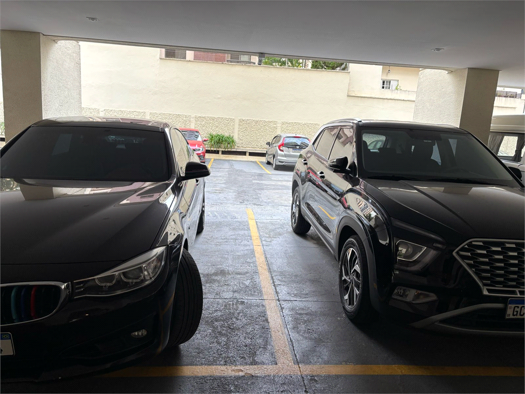Apartamento em Moema com 2 quartos, sacada, 1 vaga de garagem