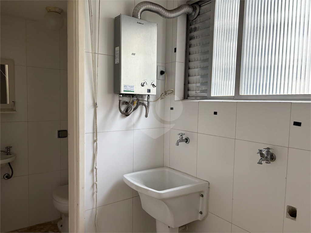 Apartamento em Moema com 2 quartos, sacada, 1 vaga de garagem