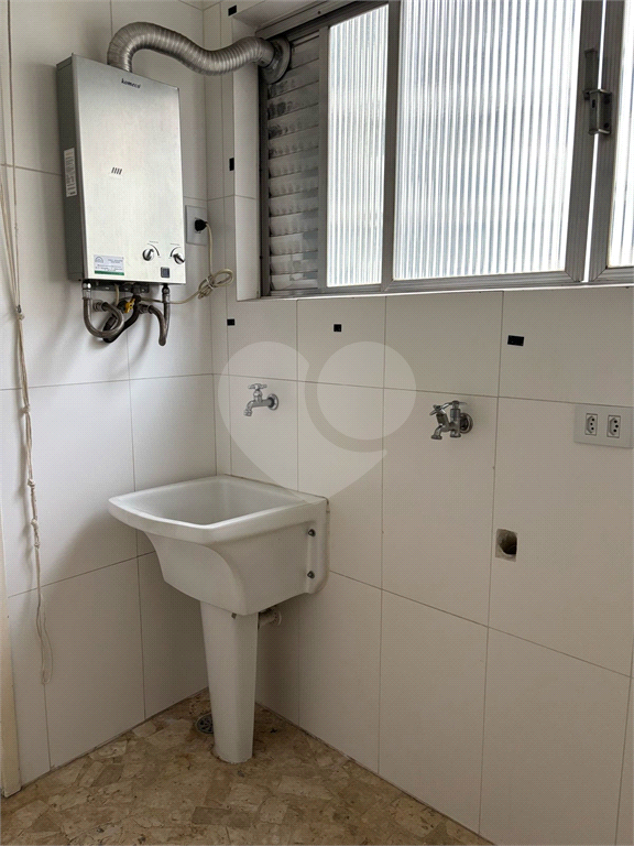 Apartamento em Moema com 2 quartos, sacada, 1 vaga de garagem