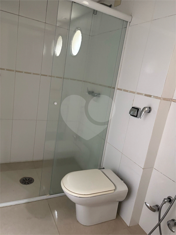 Apartamento em Moema com 2 quartos, sacada, 1 vaga de garagem