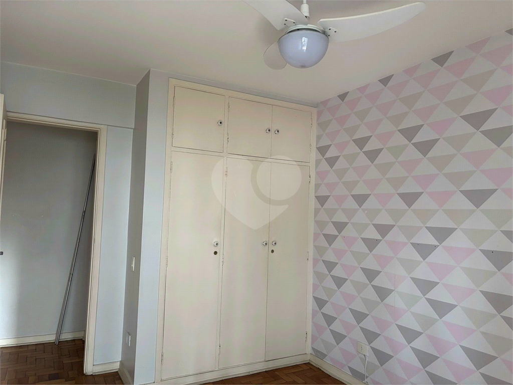 Apartamento em Moema com 2 quartos, sacada, 1 vaga de garagem