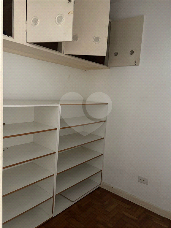 Apartamento em Moema com 2 quartos, sacada, 1 vaga de garagem