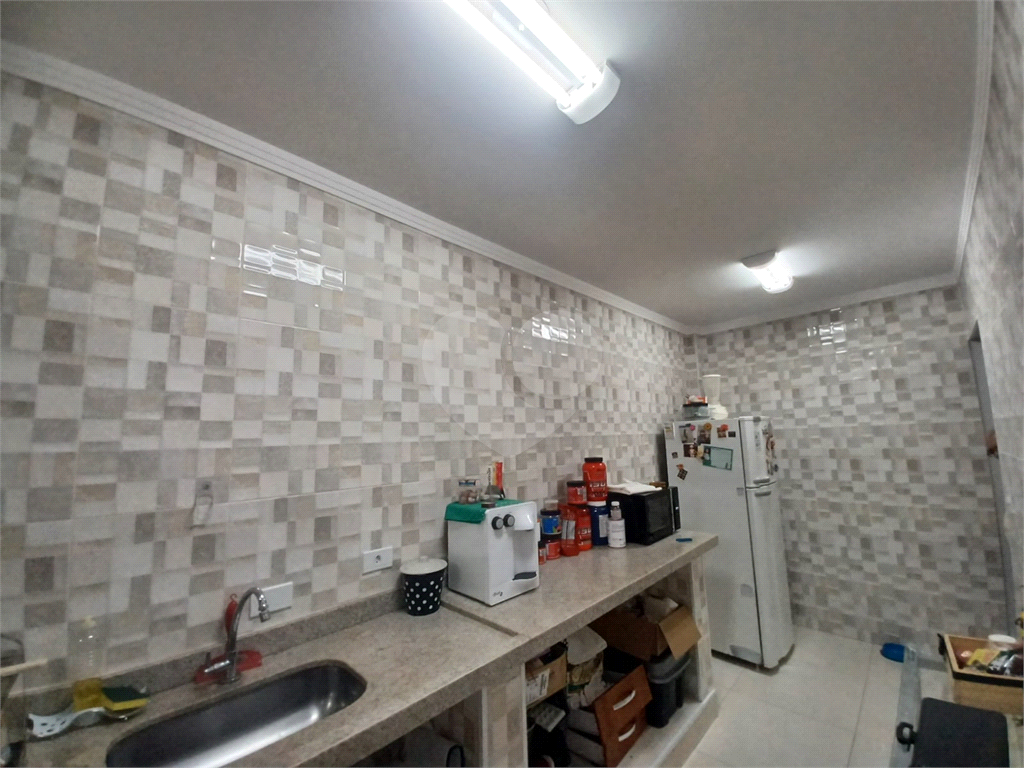 Apto Amplo Santana . 03 dormitorios, Sala, Cozinha, Lavanderia, 01 Wc., Quintal. 05 minutos metro Santana. Sem Vaga.