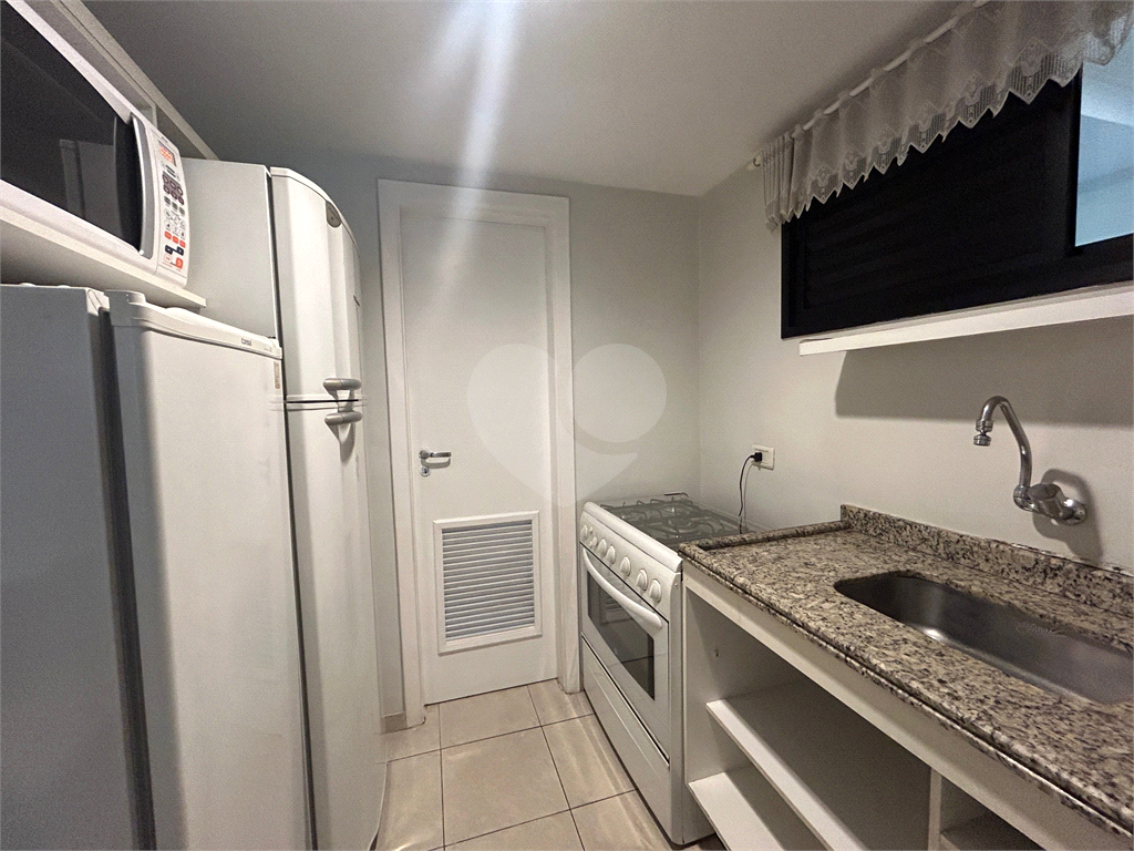 Apartamento com 126m² com 03 suítes e 03 vagas de garagem fixas. 