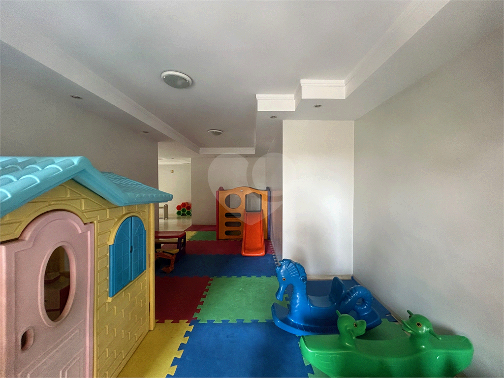 Apartamento com 126m² com 03 suítes e 03 vagas de garagem fixas. 