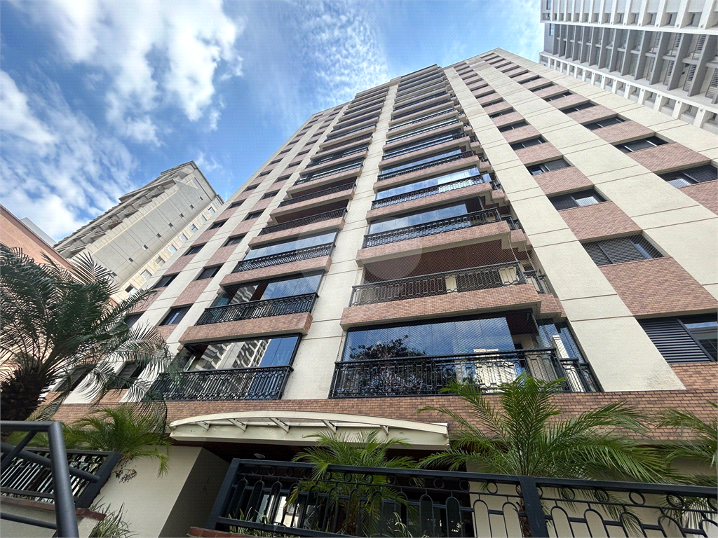 Apartamento com 126m² com 03 suítes e 03 vagas de garagem fixas. 