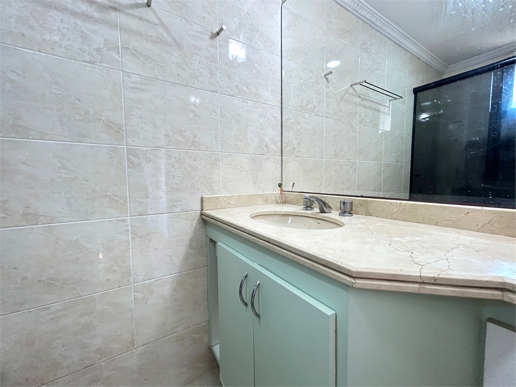 Apartamento com 126m² com 03 suítes e 03 vagas de garagem fixas. 