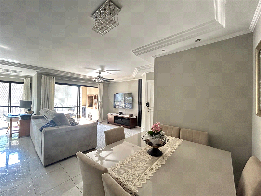 Apartamento com 126m² com 03 suítes e 03 vagas de garagem fixas. 