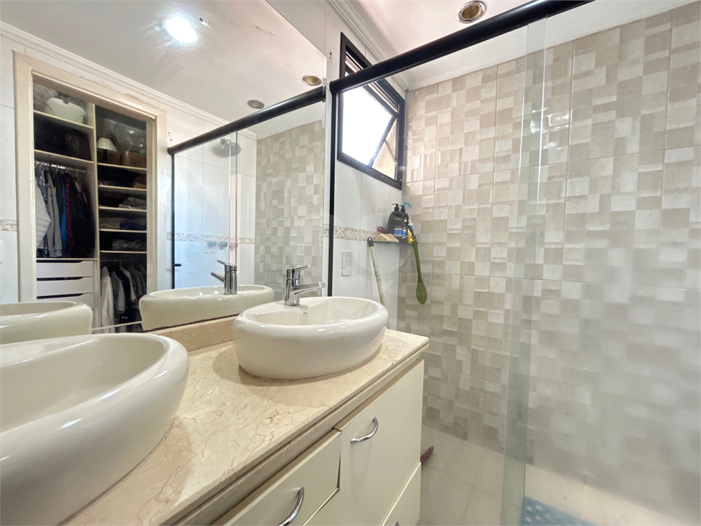 Apartamento com 126m² com 03 suítes e 03 vagas de garagem fixas. 