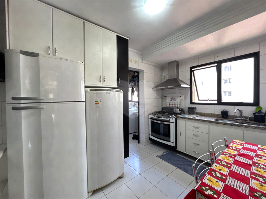 Apartamento com 126m² com 03 suítes e 03 vagas de garagem fixas. 