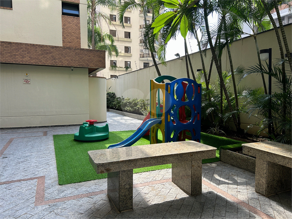 Apartamento com 126m² com 03 suítes e 03 vagas de garagem fixas. 