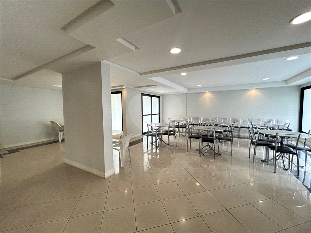 Apartamento com 126m² com 03 suítes e 03 vagas de garagem fixas. 