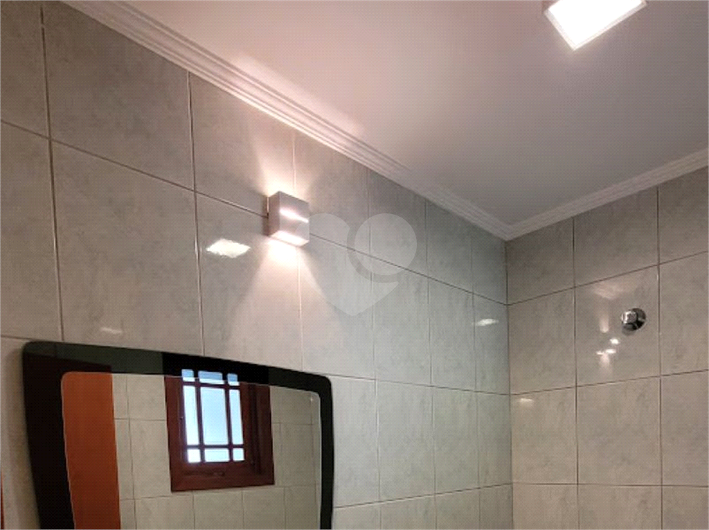 CASA ENCANTADORA EM CONDOMÍNIO FECHADO COM VISTA PARA A NATUREZA.