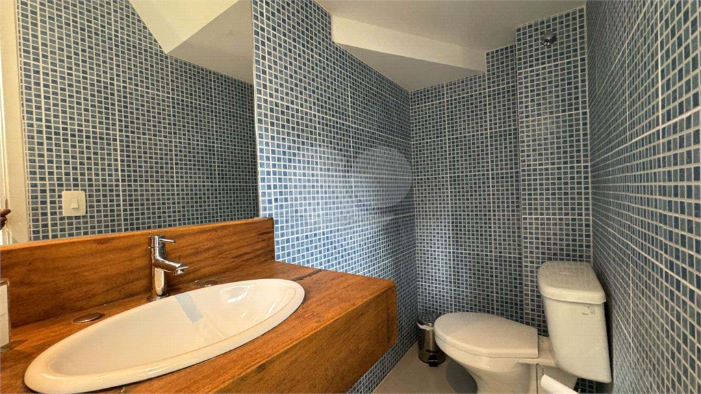 Casa Reformada à Venda na Praia da Baleia – 4 Suítes, Porteira Fechada e Condomínio com Lazer