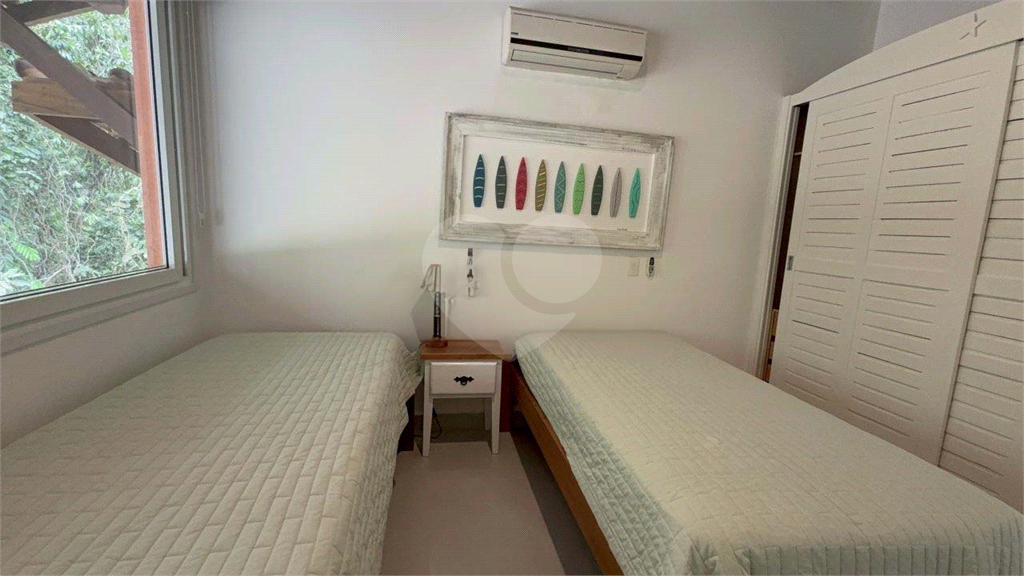 Casa Reformada à Venda na Praia da Baleia – 4 Suítes, Porteira Fechada e Condomínio com Lazer