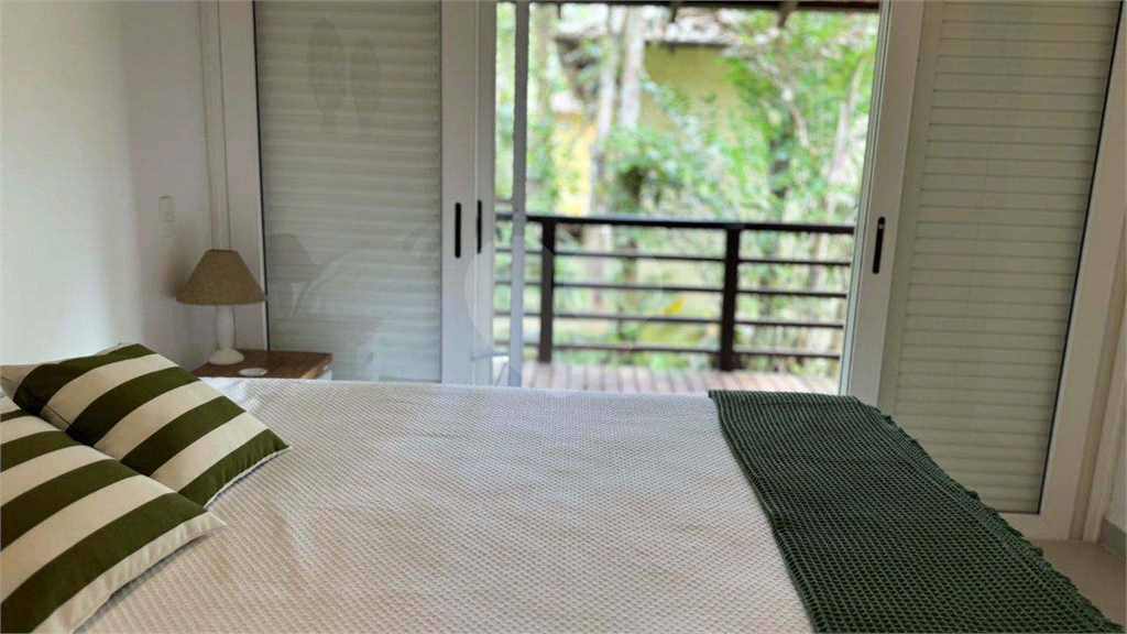 Casa Reformada à Venda na Praia da Baleia – 4 Suítes, Porteira Fechada e Condomínio com Lazer