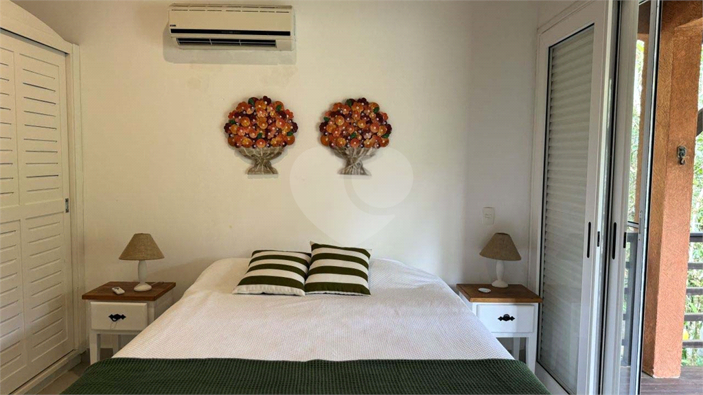 Casa Reformada à Venda na Praia da Baleia – 4 Suítes, Porteira Fechada e Condomínio com Lazer