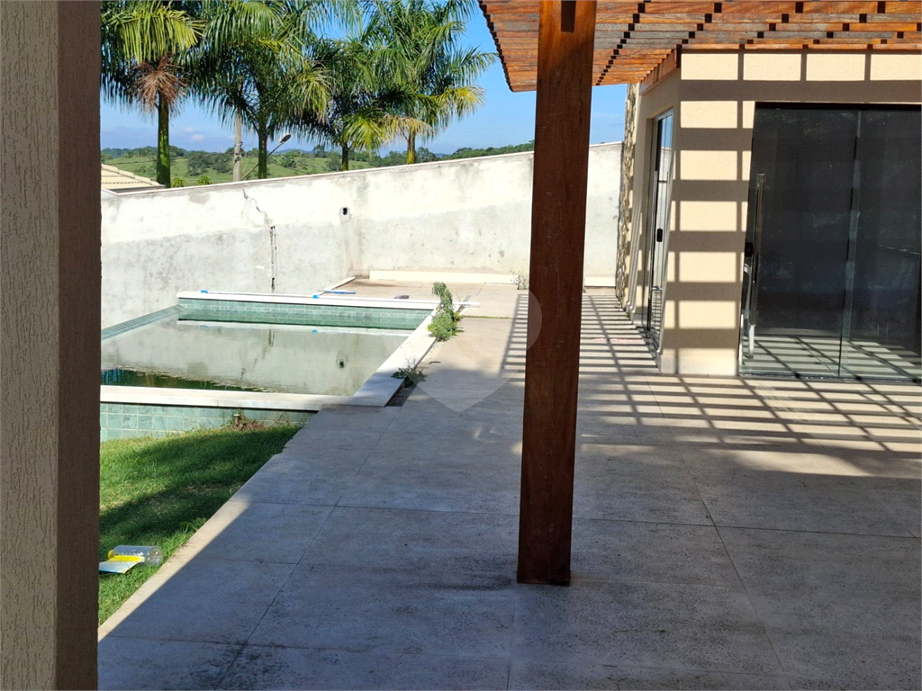Casa condomínio em Santa Isabel para venda com 190m2, 3 quartos, 1 suíte, 2 salas, cozinha, 2 banheiros, área de serviço, quintal e 2 vagas de garagem