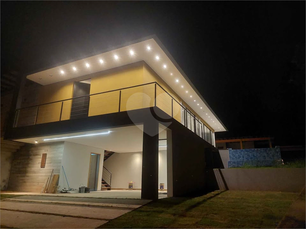 Casa condomínio em Santa Isabel para venda com 330m2, 3 quartos, 3 suíte, 2 salas, cozinha, 5 banheiros, área de serviço e 5 vagas de garagem