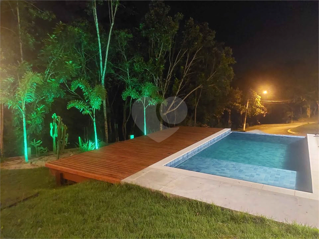 Casa condomínio em Santa Isabel para venda com 330m2, 3 quartos, 3 suíte, 2 salas, cozinha, 5 banheiros, área de serviço e 5 vagas de garagem