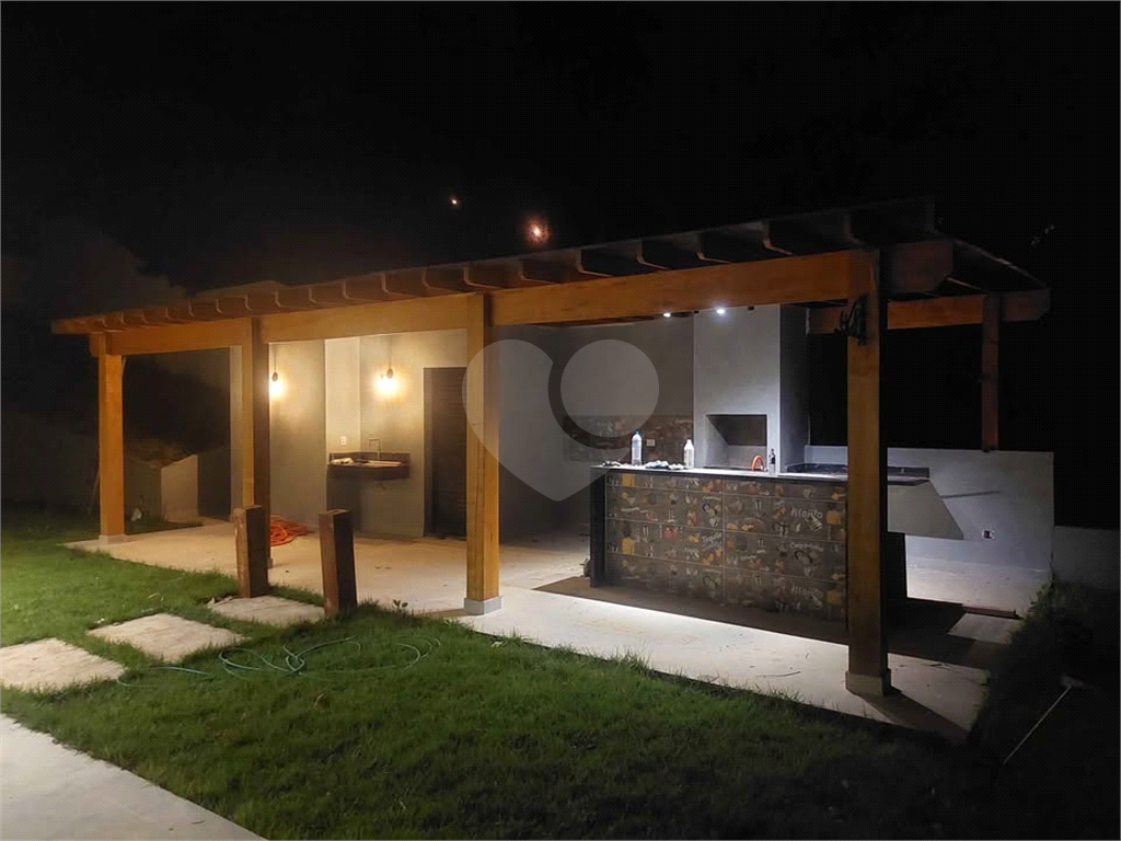 Casa condomínio em Santa Isabel para venda com 330m2, 3 quartos, 3 suíte, 2 salas, cozinha, 5 banheiros, área de serviço e 5 vagas de garagem