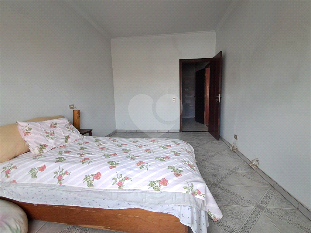 Casa sobrado de 202m² com 3 quartos, 1 suíte quintal grande 3 vagas Vila Romana