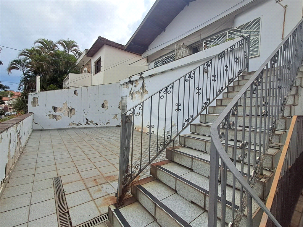 Casa sobrado de 202m² com 3 quartos, 1 suíte quintal grande 3 vagas Vila Romana