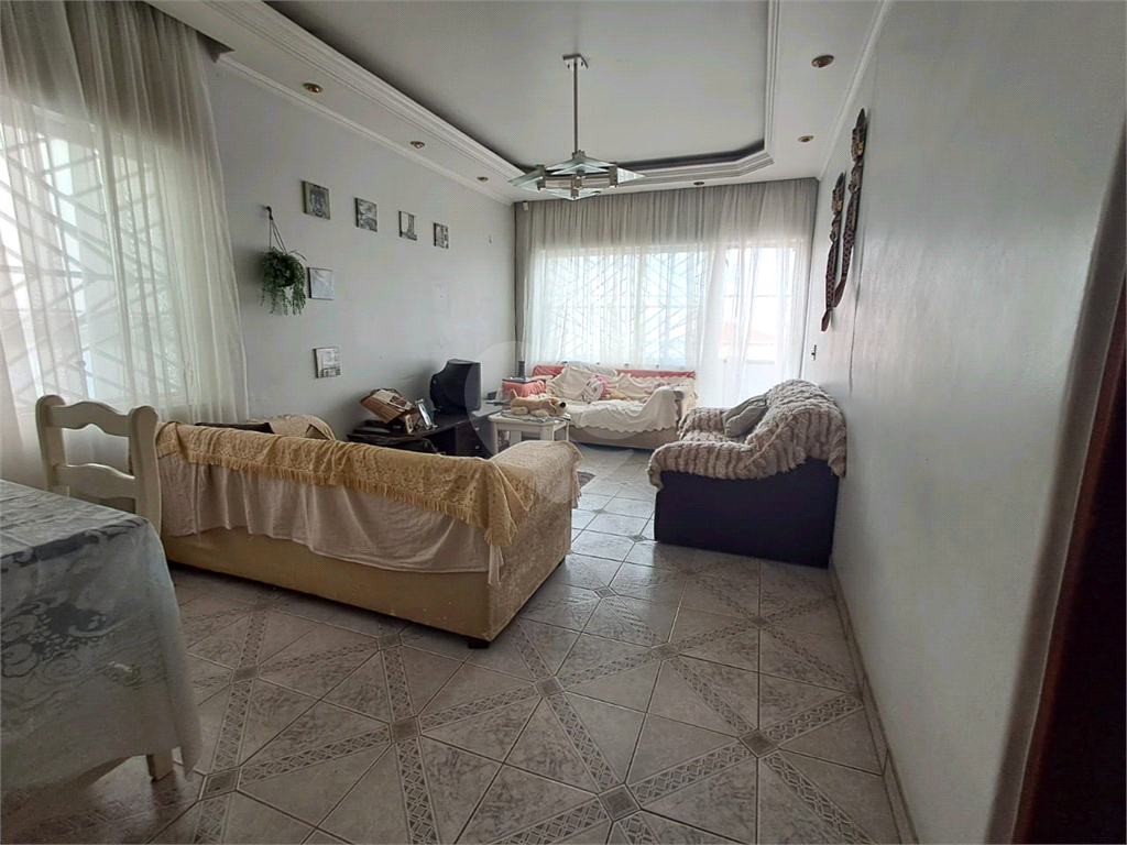 Casa sobrado de 202m² com 3 quartos, 1 suíte quintal grande 3 vagas Vila Romana