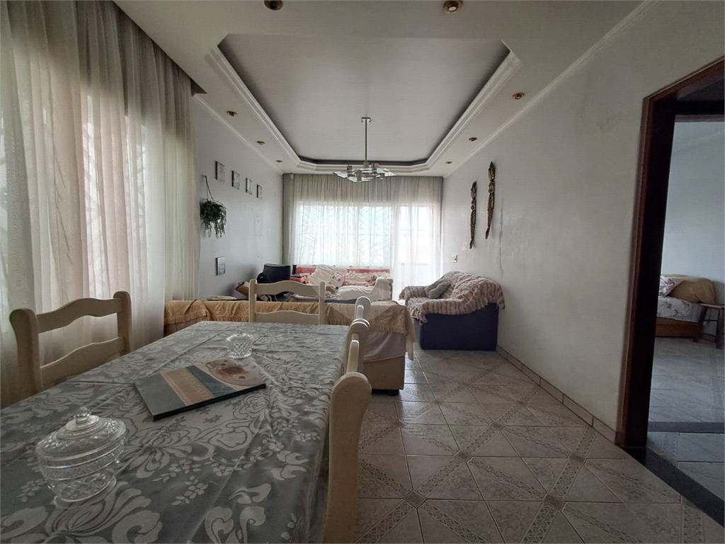 Casa sobrado de 202m² com 3 quartos, 1 suíte quintal grande 3 vagas Vila Romana
