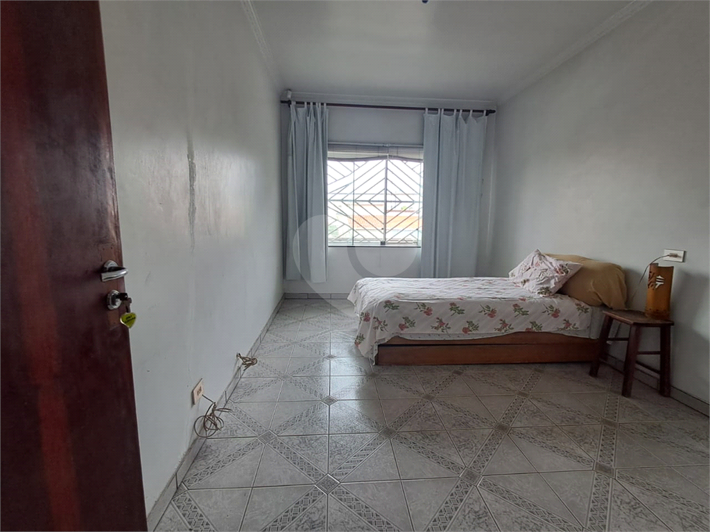 Casa sobrado de 202m² com 3 quartos, 1 suíte quintal grande 3 vagas Vila Romana