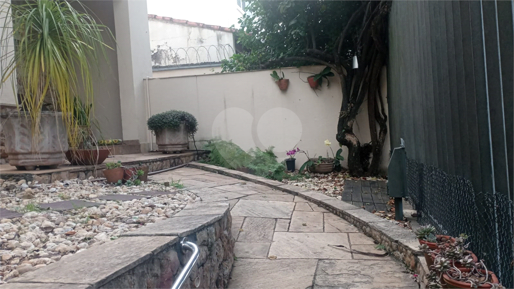 Casa à venda e aluguel com 3 quartos, 273m² - Foto 10
