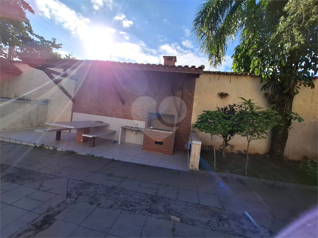Sobrado venda GUARUJÁ com 300m2, 3 quartos, 3 suítes, 2 salas, cozinha, lavabo, varanda, quintal gourmet e pelo menos 7 vagas de garagem