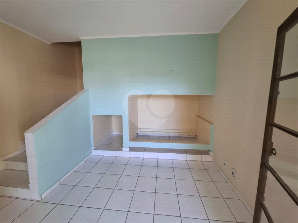 Sobrado venda GUARUJÁ com 300m2, 3 quartos, 3 suítes, 2 salas, cozinha, lavabo, varanda, quintal gourmet e pelo menos 7 vagas de garagem