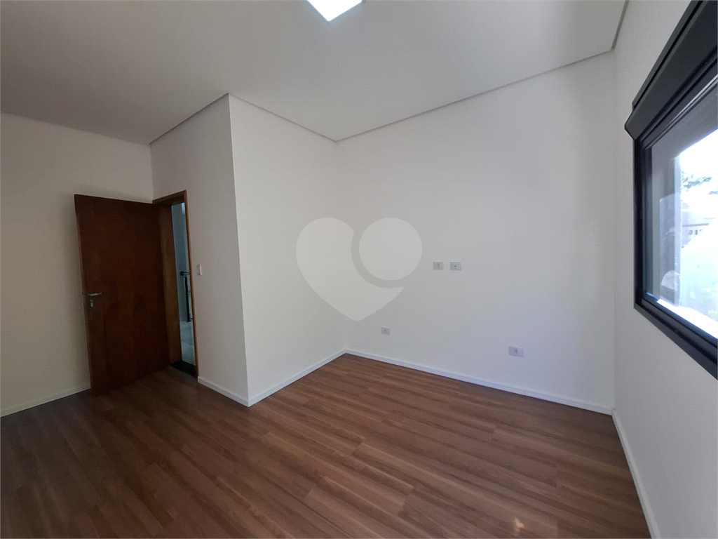 Casa em condomínio em Santa Isabel para venda com 330m2, 3 quartos, 3 suíte, 2 salas, cozinha, 5 banheiros, área de serviço e 6 vagas de garagem