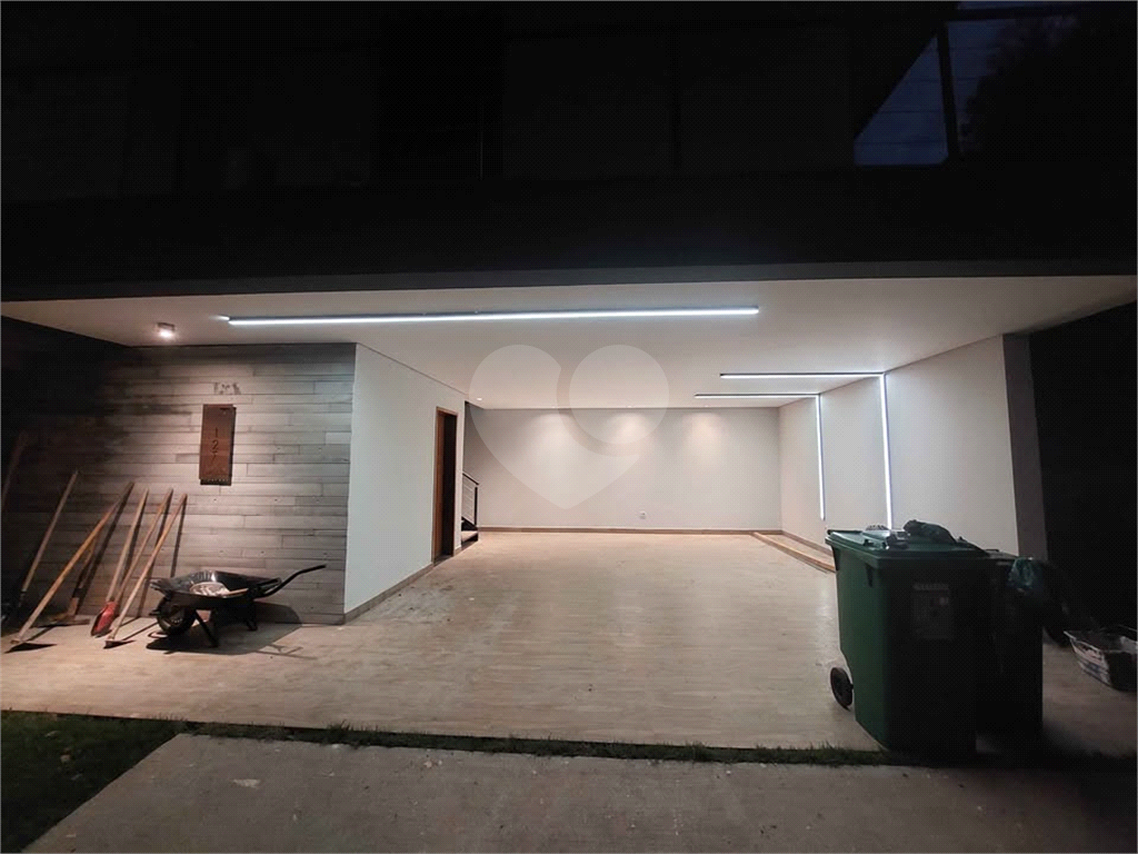 Casa em condomínio em Santa Isabel para venda com 330m2, 3 quartos, 3 suíte, 2 salas, cozinha, 5 banheiros, área de serviço e 6 vagas de garagem