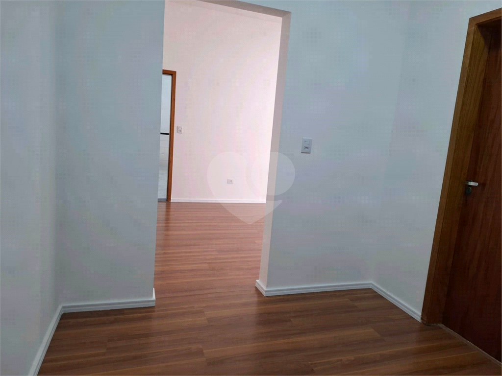 Casa em condomínio em Santa Isabel para venda com 330m2, 3 quartos, 3 suíte, 2 salas, cozinha, 5 banheiros, área de serviço e 6 vagas de garagem