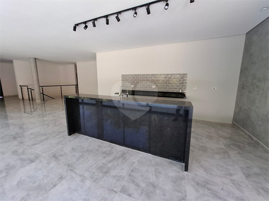 Casa em condomínio em Santa Isabel para venda com 330m2, 3 quartos, 3 suíte, 2 salas, cozinha, 5 banheiros, área de serviço e 6 vagas de garagem