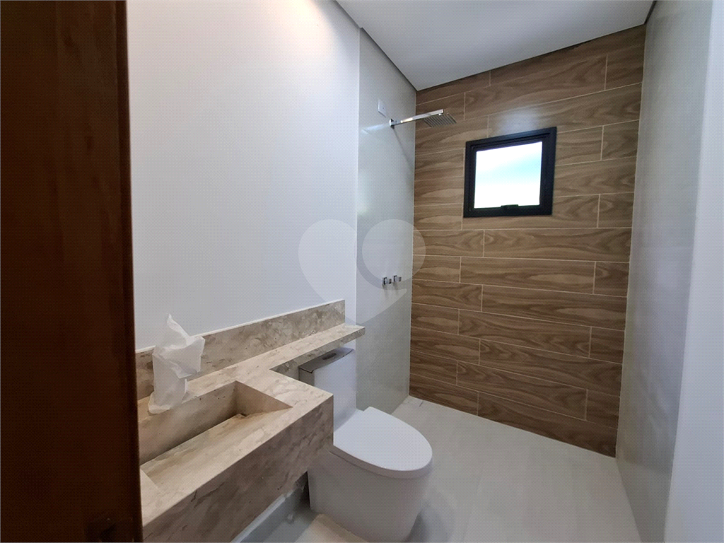 Casa em condomínio em Santa Isabel para venda com 330m2, 3 quartos, 3 suíte, 2 salas, cozinha, 5 banheiros, área de serviço e 6 vagas de garagem