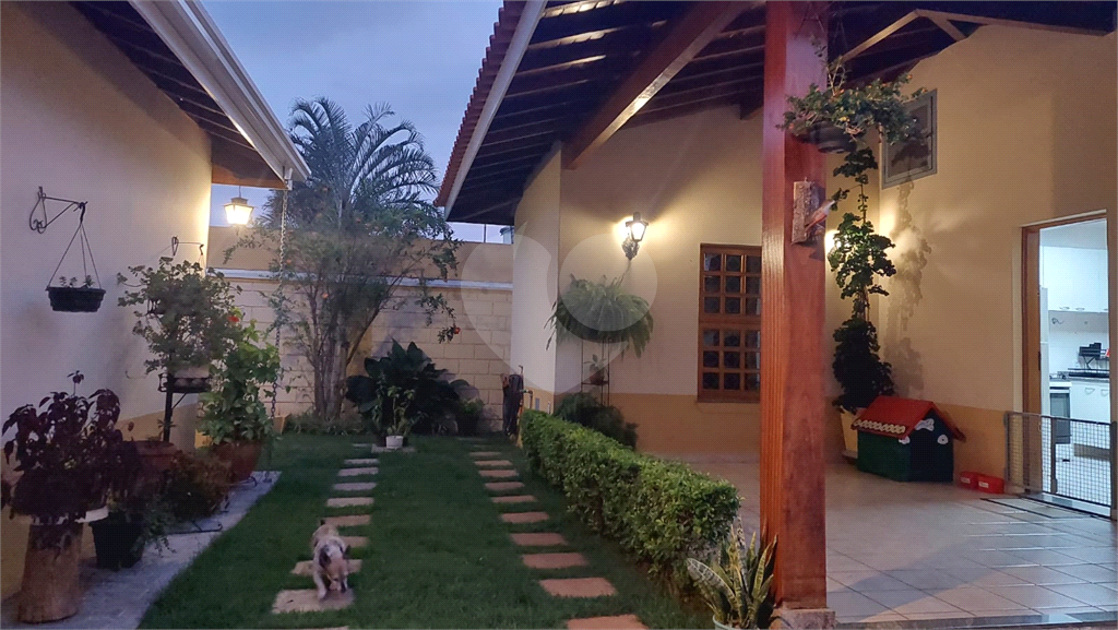 Casa à venda com 3 quartos, 230m² - Foto 13
