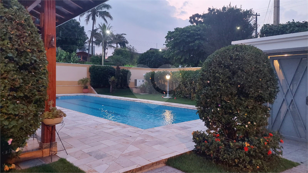 Casa à venda com 3 quartos, 230m² - Foto 14