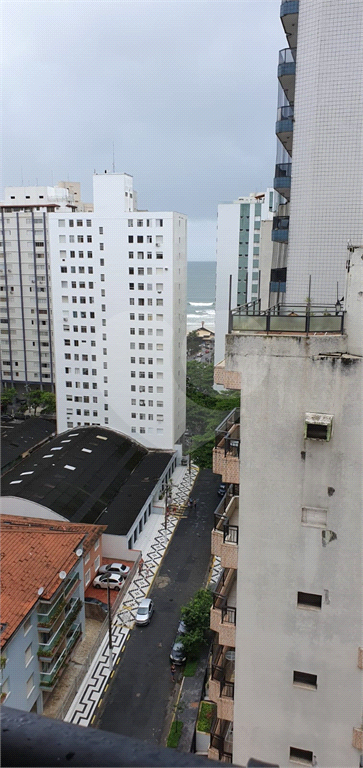Apartamento na Praia das Pitangueiras, no Guarujá. 4 quartos, 3 suítes, 2 vagas! 