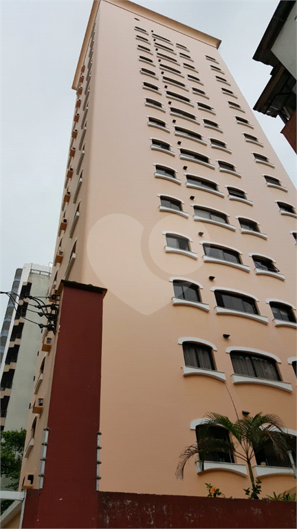 Apartamento na Praia das Pitangueiras, no Guarujá. 4 quartos, 3 suítes, 2 vagas! 