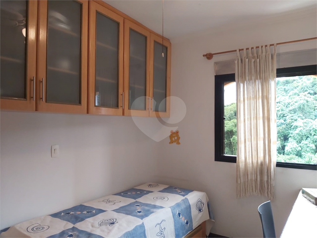 Apartamento na Praia das Pitangueiras, no Guarujá. 4 quartos, 3 suítes, 2 vagas! 