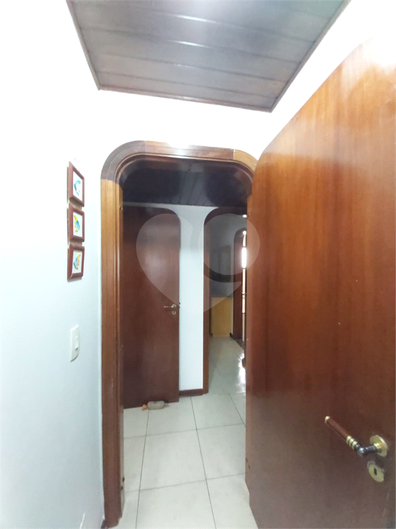 Apartamento na Praia das Pitangueiras, no Guarujá. 4 quartos, 3 suítes, 2 vagas! 