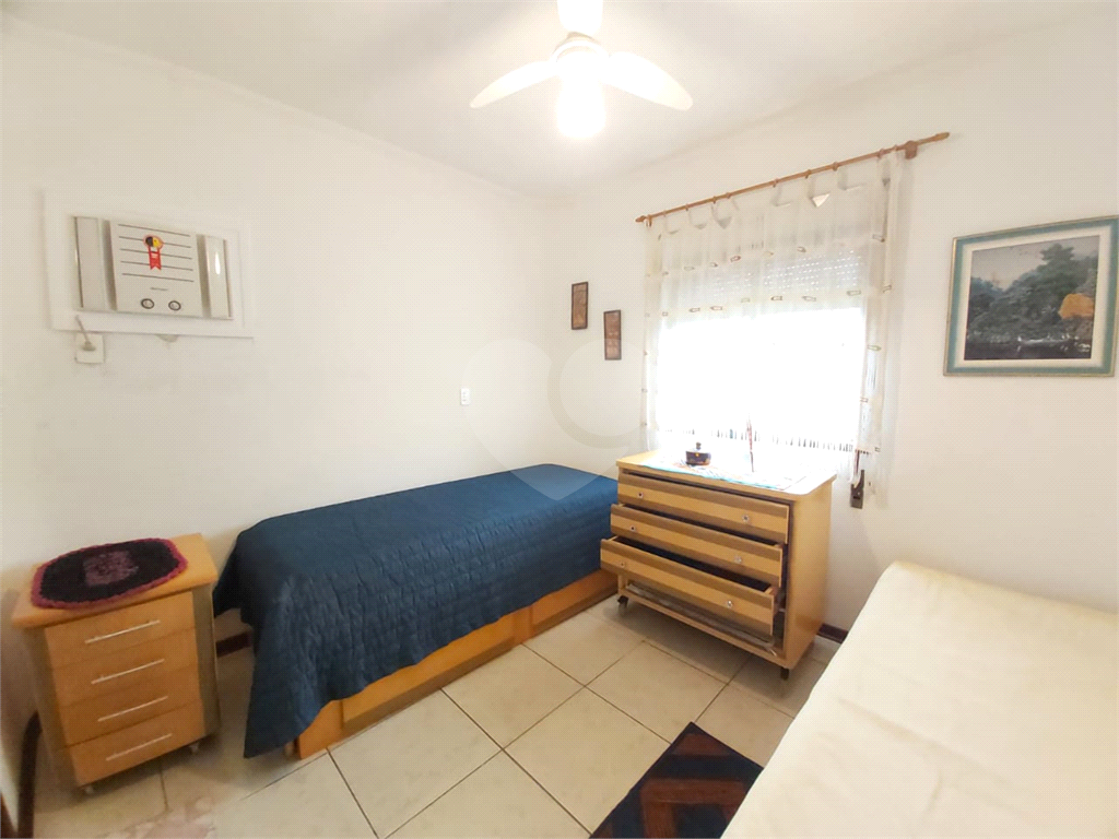 Apartamento na Praia das Pitangueiras, no Guarujá. 4 quartos, 3 suítes, 2 vagas! 