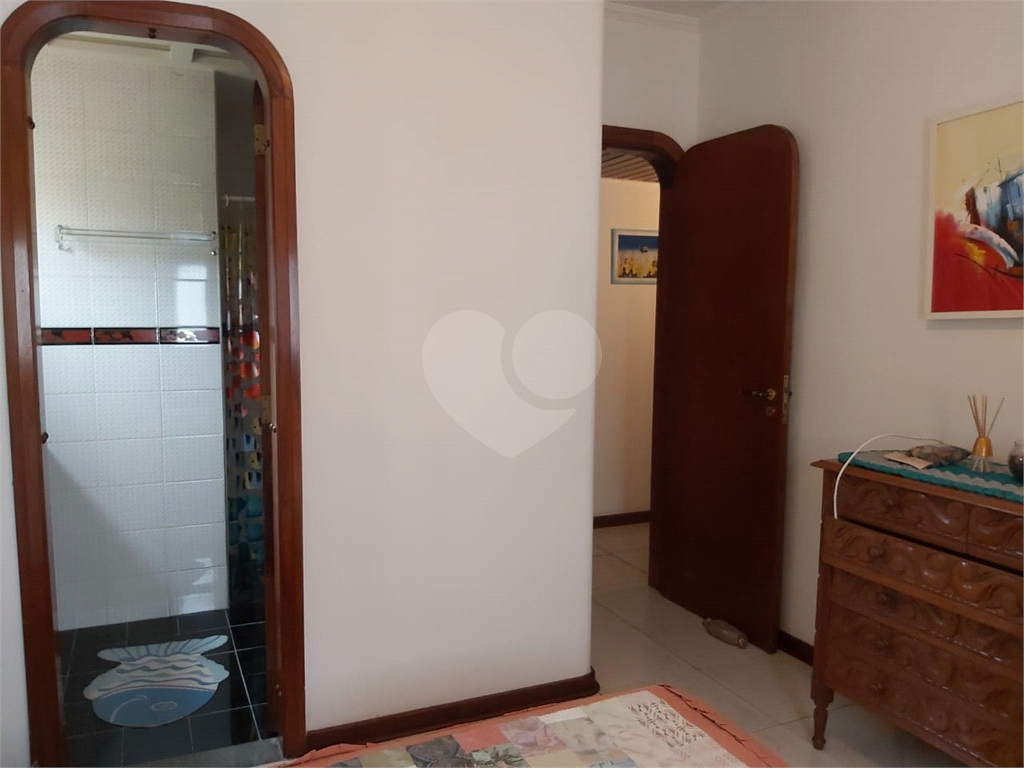 Apartamento na Praia das Pitangueiras, no Guarujá. 4 quartos, 3 suítes, 2 vagas! 