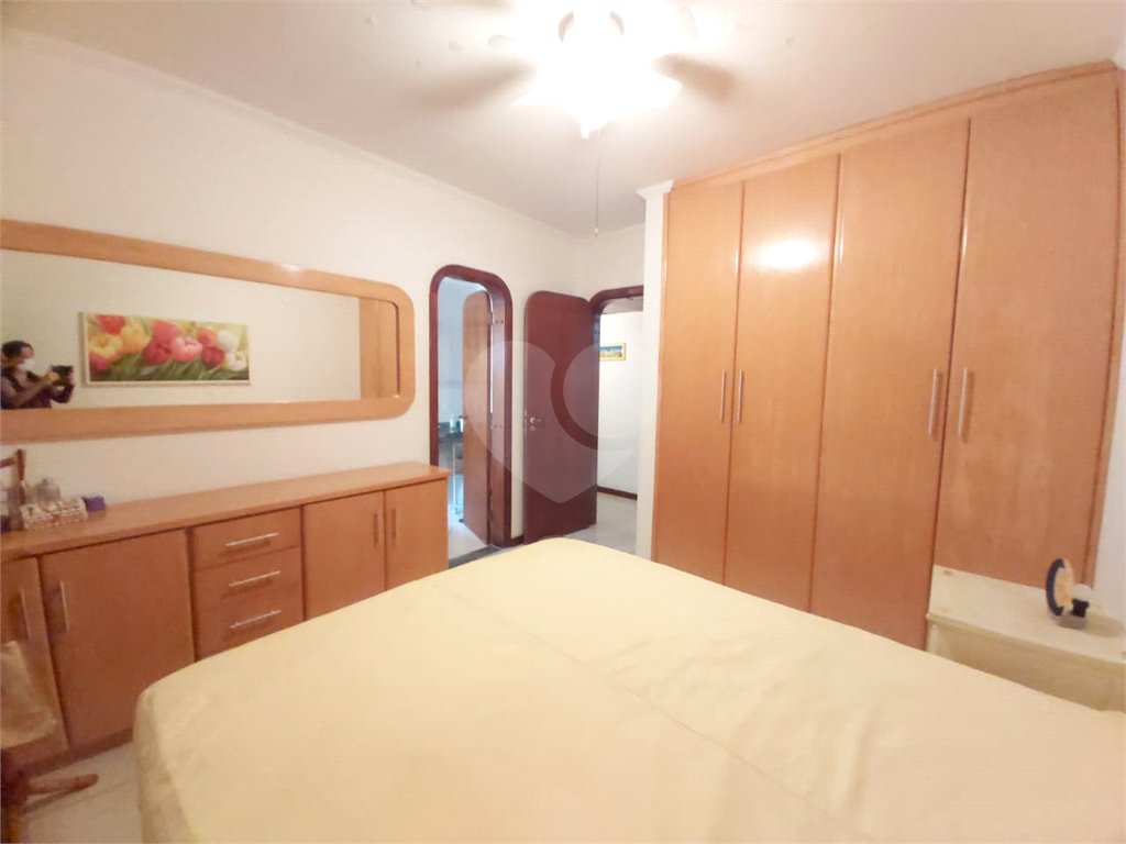 Apartamento na Praia das Pitangueiras, no Guarujá. 4 quartos, 3 suítes, 2 vagas! 